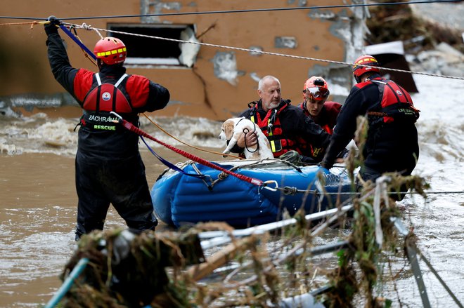 Reševanje na Češkem. FOTO: David W Cerny Reuters