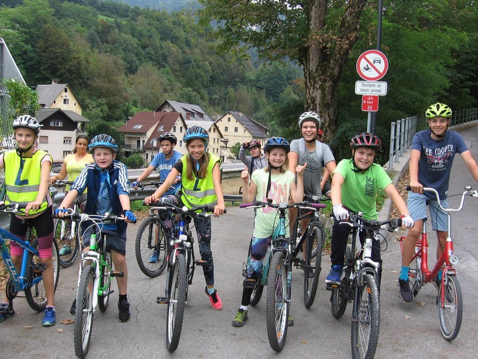 Fotografija: Varno kolesarim Spodnja Idrija. FOTO: Varno na kolesu 