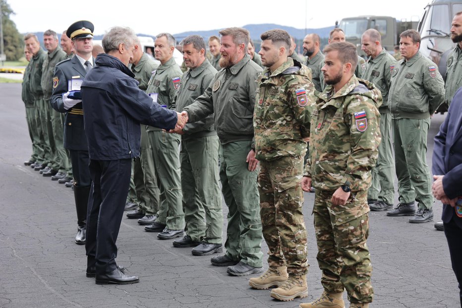 Fotografija: Začasni obrambni minister je lahko Robert Golob še mesec dni. FOTO: Bruno Toič