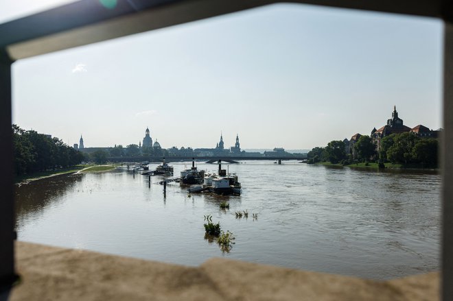 Porušen most Carola (Carolabruecke) v Dresdnu. FOTO: Jens Schlueter Afp