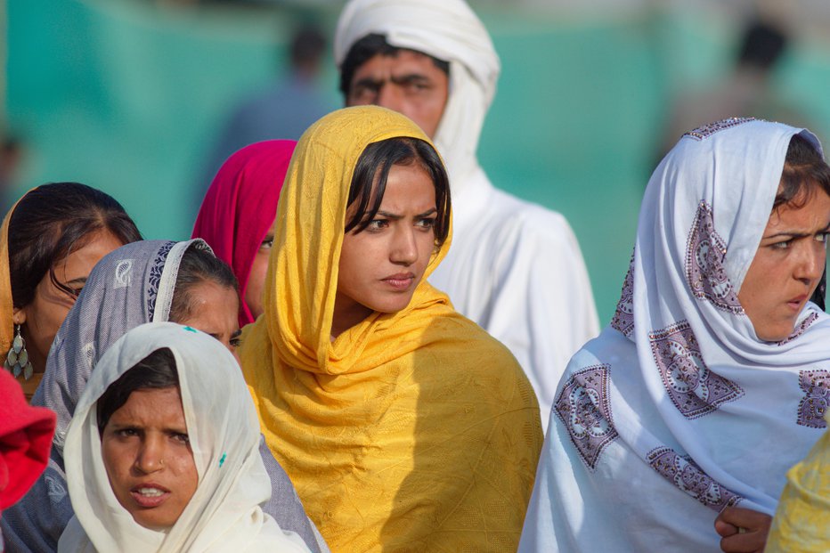 Fotografija: Pakistanske ženske so pogosto žrtve krutih običajev. FOTO: Tariq Sulemani/ Getty Images