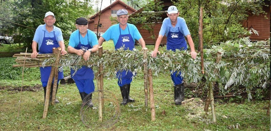 Fotografija: Utrjevalci rečnih bregov FOTO: Jože Pojbič