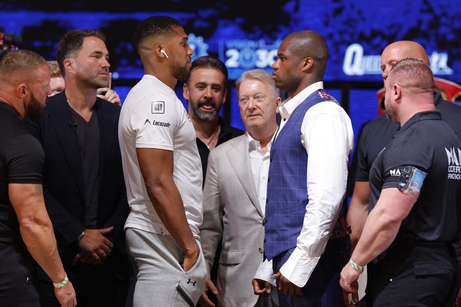 Fotografija: Anthony Joshua (tretji z leve) je s 198 centimetri za dva centimetra višji od Daniela Duboisa. FOTO: Andrew Couldridge/Reuters