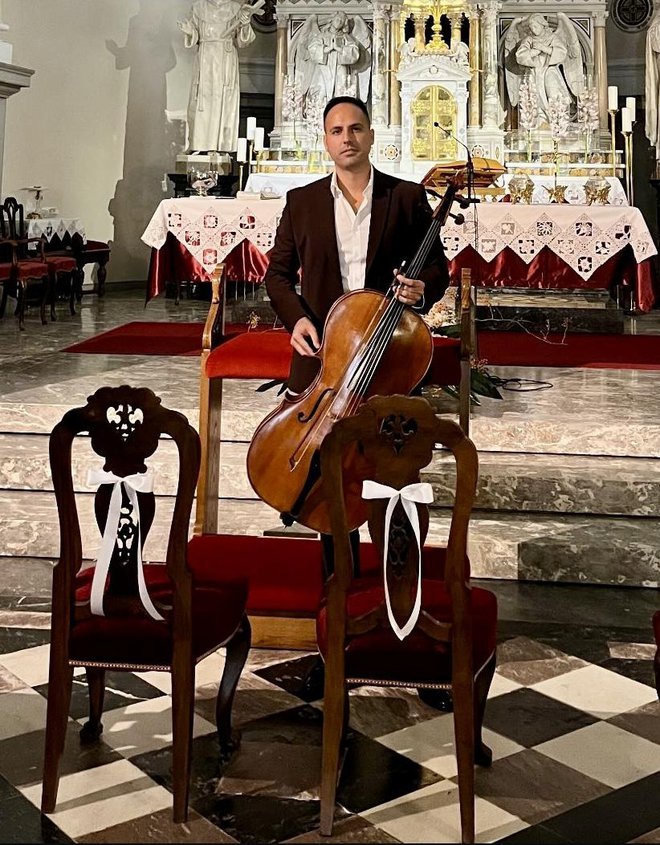 O violoncelista Bernardo Brizani encantou-se com os clássicos.