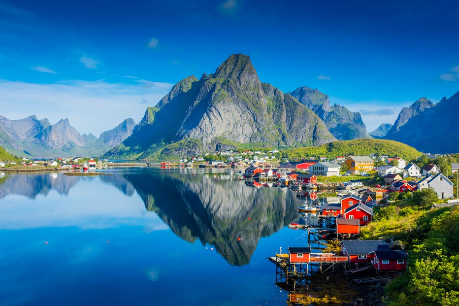 Fotografija: Fjordi na Norveškem so še posebno veličastni. FOTO: Stefanozaccaria/getty Images