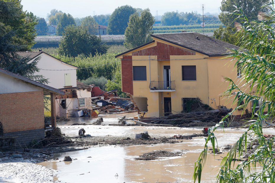 Fotografija: Italijo je zajelo močno deževje. FOTO: Ciro De Luca/Reuters