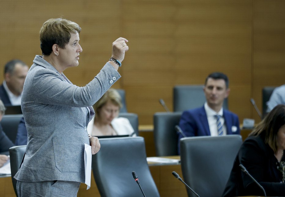 Fotografija: Vodja poslanske skupine SDS Jelka Godec. FOTO: Jože Suhadolnik