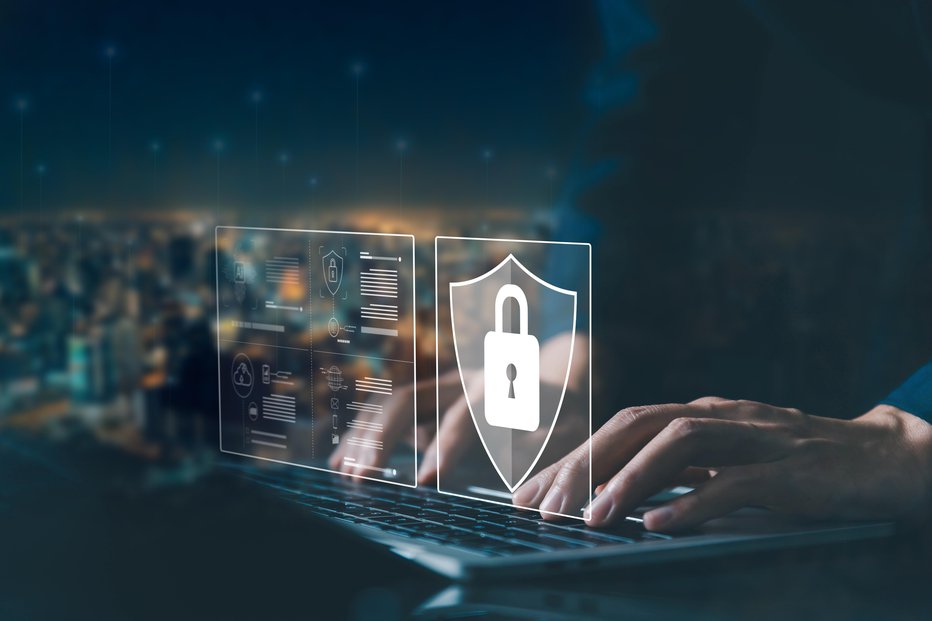 Fotografija: lock mark, cybersecurity internet, information technology digital. concept of password security and privacy on an online system, protect attacks from crime and hackers. cyber secure data. FOTO: Shutterstock Shutterstock