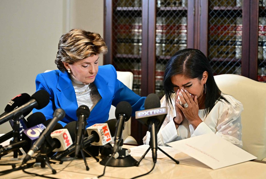 Fotografija: Thalia, ki je na novinarsko konferenco prišla v spremstvu odvetnice Glorie Allred, je večkrat bruhnila v jok. FOTO: Frederic J. Brown/Afp