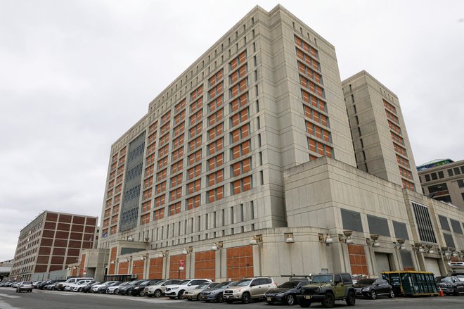 Že en teden je njegov dom pripor v Brooklynu. FOTO: Brendan Mcdermid/Reuters