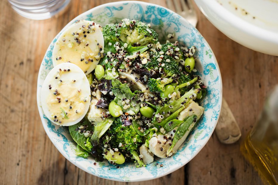 Fotografija: Edamame: Mladi sojini stroki, ki so bogati z beljakovinami in hranili. FOTO: Getty Images/istockphoto