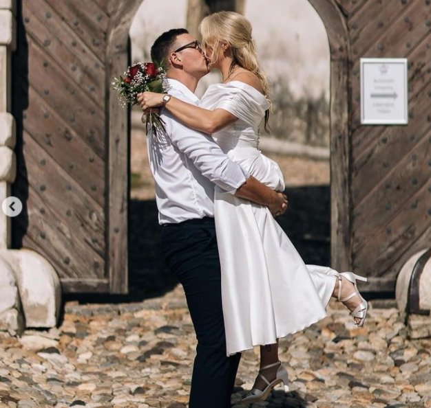 Fotografija: Skočil je v zakonski stan. FOTO: Zaslonski posnetek, Instagram