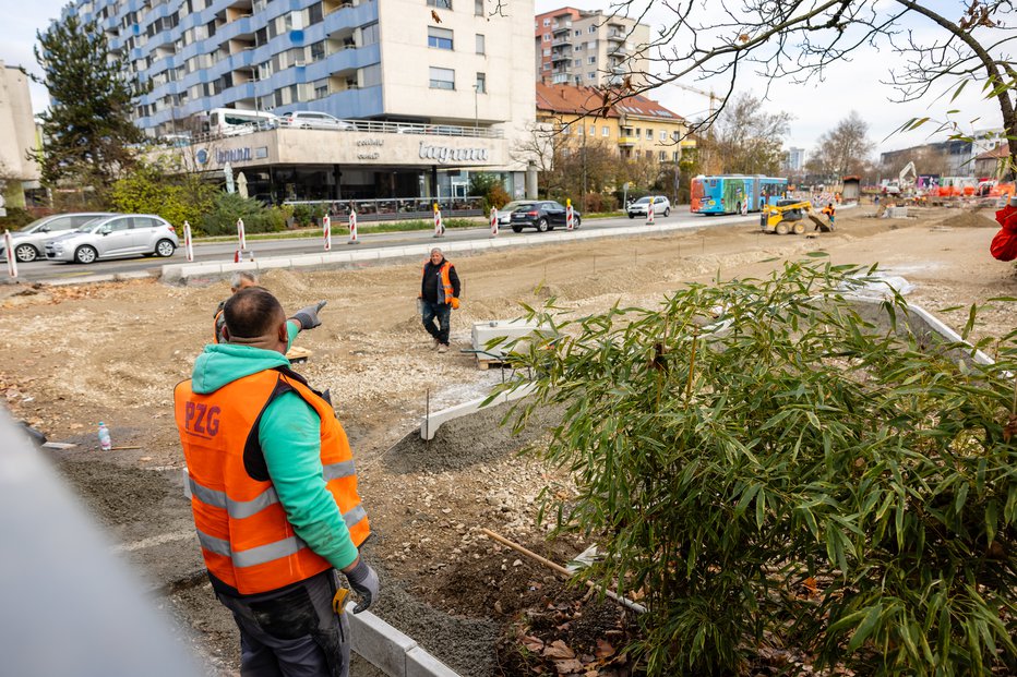 Fotografija: Tako je gradbišče Linhartova izgledalo novembra 2023. FOTO: Črt Piksi