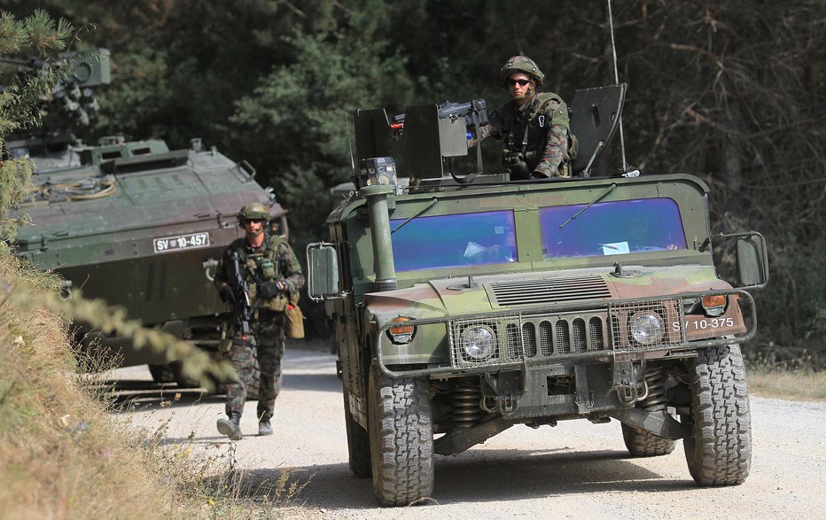 Fotografija: Vojak je za nesrečo z vozilom hummer že odgovarjal, vsaj plačal zdaj ne bo. Simbolična fotografija. FOTO: Jože Suhadolnik