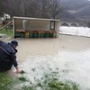 Reke imajo velike pretoke, razliva se Soča v zgornjem toku in Sava Bohinjka, zaliva kleti