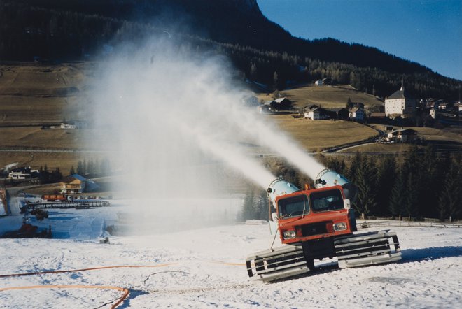 Zasneževanje v 80. letih na območju Corvare FOTO: Skicarosello Corvara