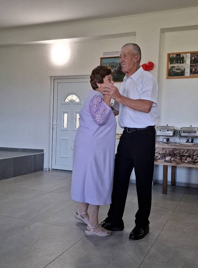 Os dois exultantes giravam na pista de dança. FOTO: PGD Pristava e Janko Žabota