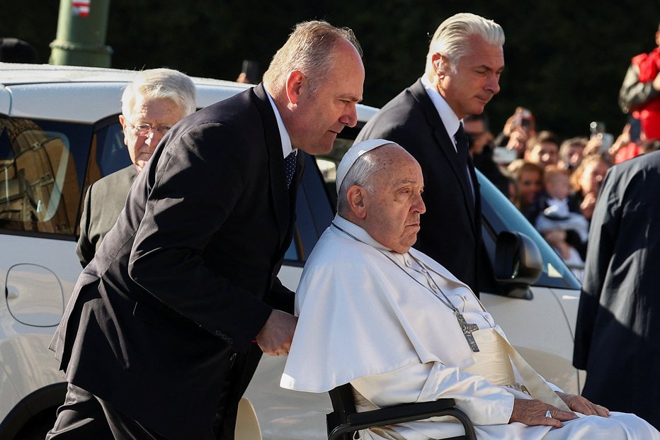 Fotografija: Papež Frančišek FOTO: Guglielmo Mangiapane Reuters