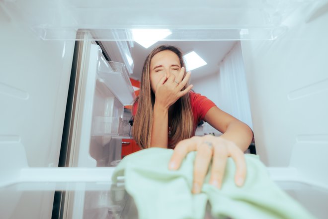 Neprijetnim vonjavam v hladilniku je kos kavna usedlina. FOTO: Nicoletaionescu/getty Images