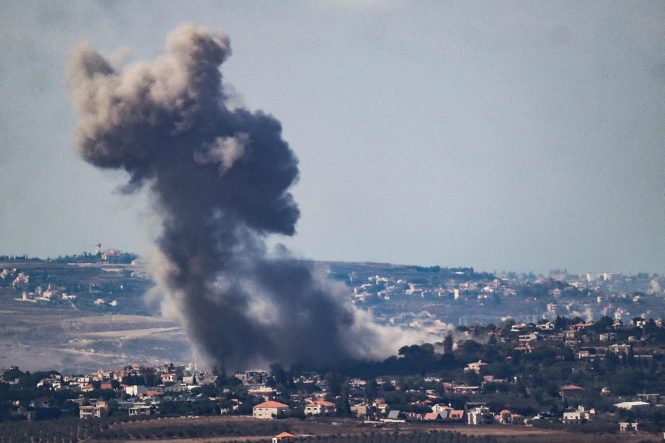 Fotografija: Na deset tisoče ljudi je zaradi napadov zapustilo domove. FOTO: Rabih Daher Afp