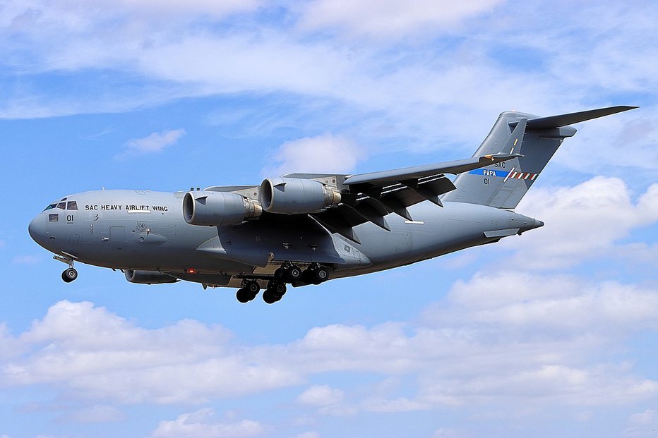 Fotografija: McDonnell Douglas C-17 Globemaster III je sodobno ameriško vojaško strateško transportno letalo za velike tovore ali enote. FOTO: Wikipedia