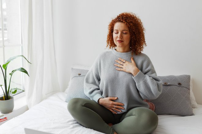 Čuječnost lahko krepimo z meditacijo. FOTO: Shurkin_son/Getty Images