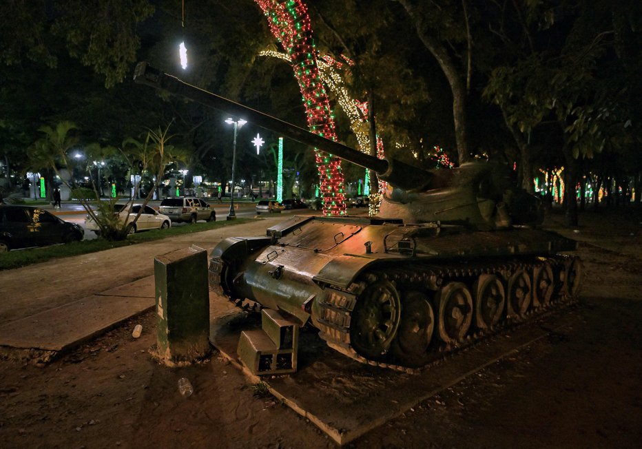 Fotografija: V negotovi situaciji jim ni do praznovanja. Foto: Juan Barreto/AFP