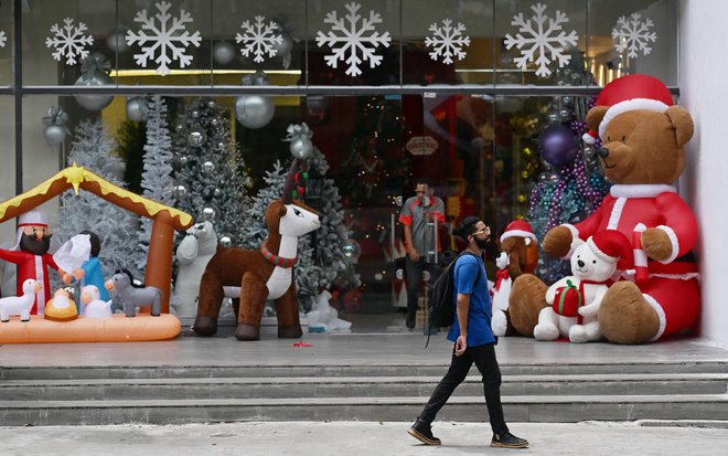 Božične okraske si malokdo lahko privošči. FOTO: Juan Barreto/AFP