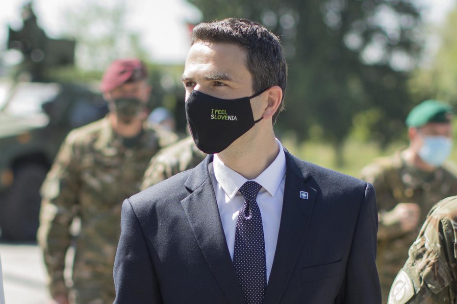 Fotografija: Nekdanji obrambni minister Matej Tonin. Foto: Jure Eržen, Delo