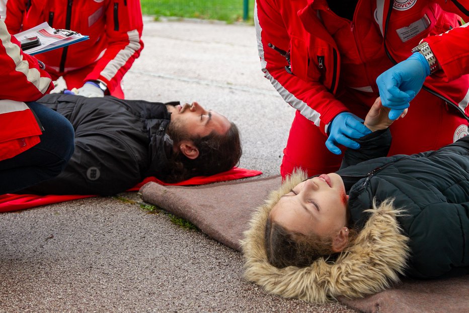 Fotografija: Pričakali so jih nadvse realistični scenariji. FOTO: Arhiv Rdečega Križa Slovenije