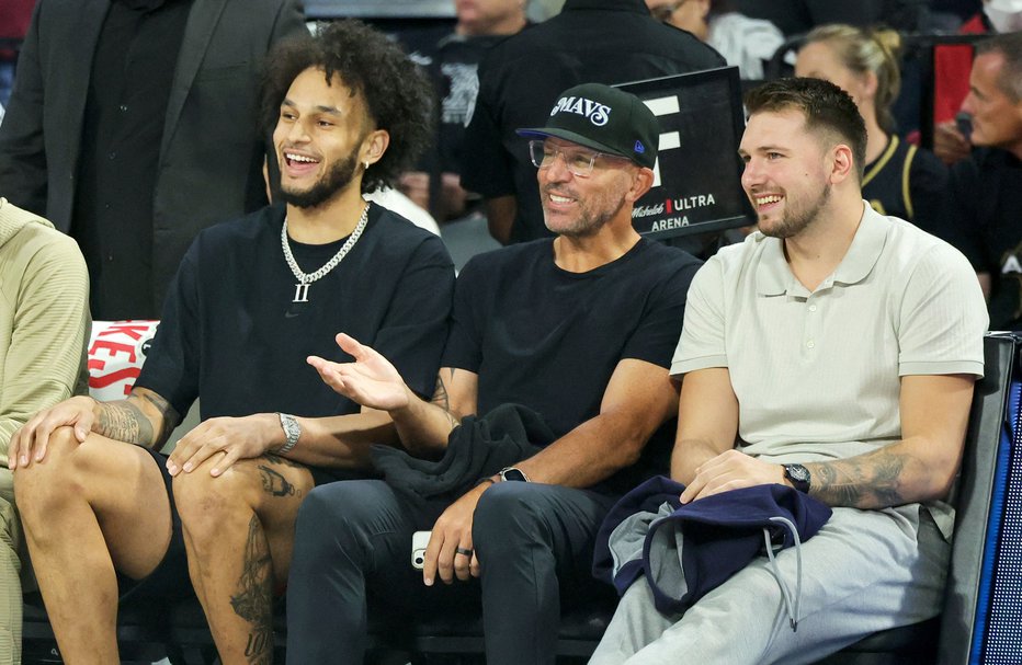 Fotografija: Dereck Lively II, trener Jason Kidd in Luka Dončić. FOTO: Ethan Miller Getty Images Via Afp