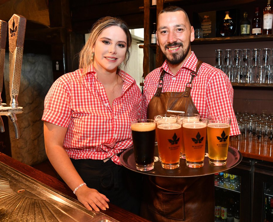 Fotografija: Vrhunska pijača in jedača si zasluži tudi vrhunsko postrežbo. FOTOGRAFIJE: Peter Irman 