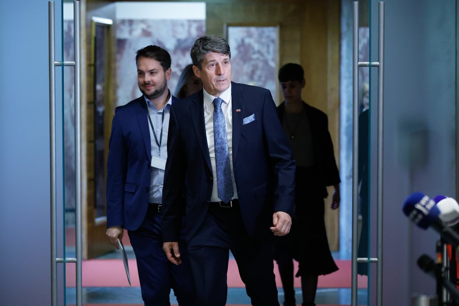 Fotografija: Borut Sajovic je, pričakovano, novi obrambni minister. FOTO: Leon Vidic