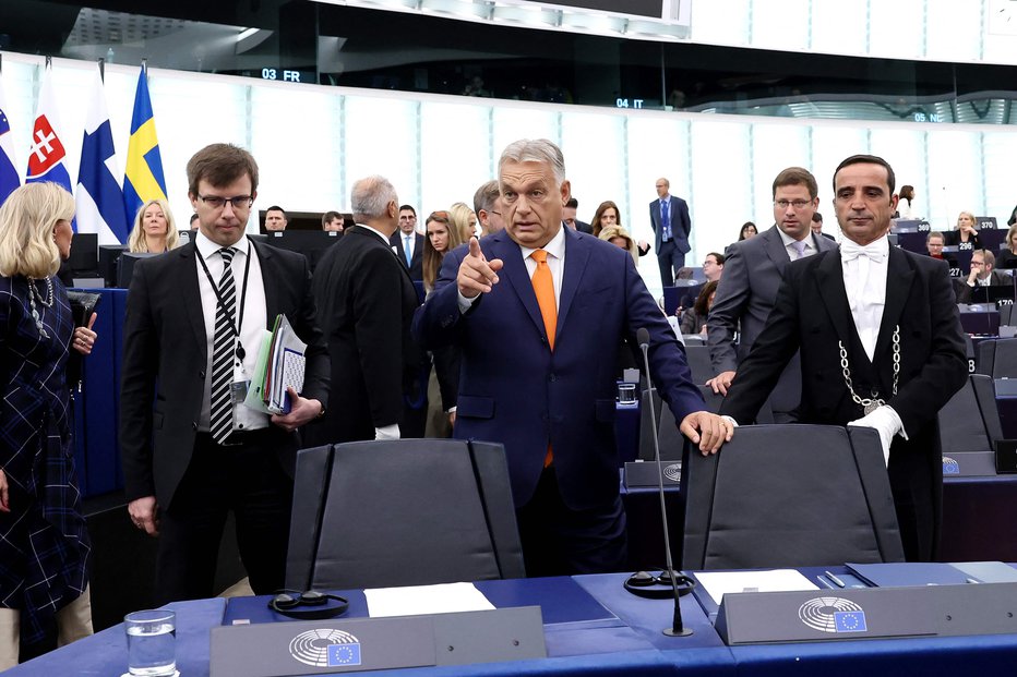 Fotografija: Poslance je nagovoril Viktor Orban. FOTO: Frederick Florin/Afp