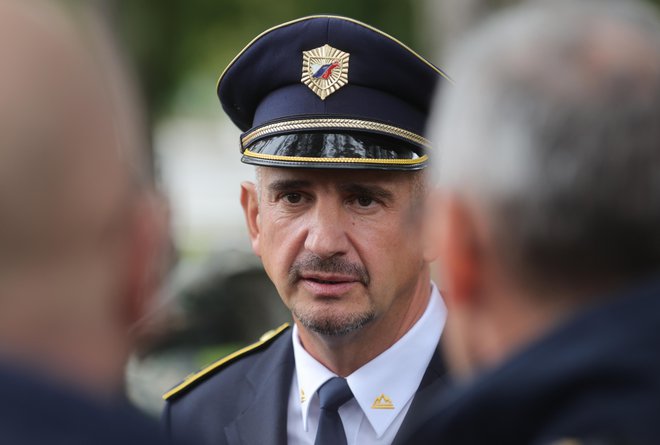 Janez Podobnik, načelnik postaje konjeniške policije Ljubljana, je vodil konjenike v maneži.