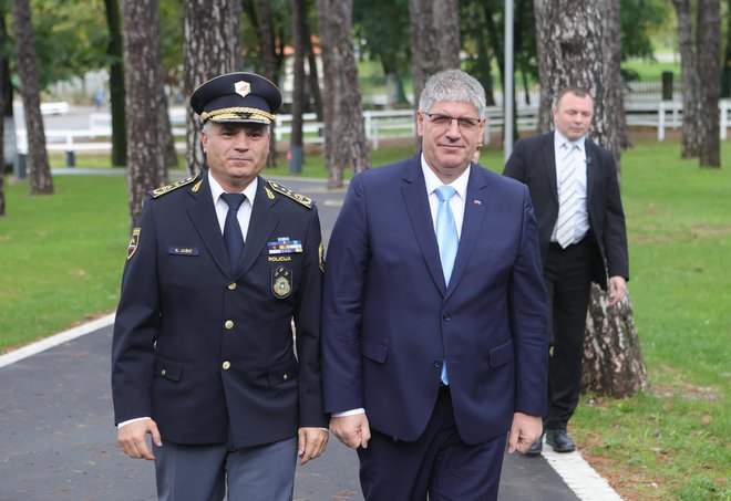 Proslave sta se udeležila tudi notranji minister Boštjan Poklukar in generalni direktor policije Senad Jušić.