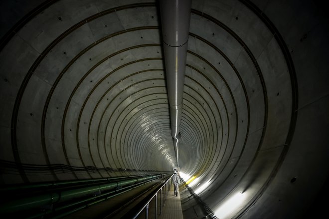 Eden od predorov, kamor se zlivajo vode ob močnem dežju ali neurju. FOTO: Issei Kato/Reuters