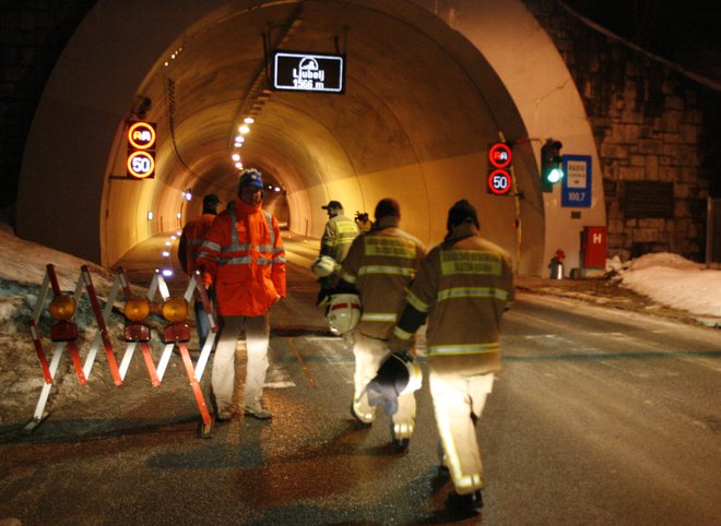 Zaradi vaje bo predor zaprt za promet od 13. do predvidoma 21. ure. FOTO: Fon Boštjan