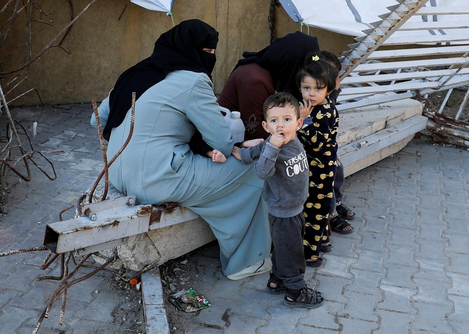 Fotografija: V Gazi po enem letu izraelske ofenzive vladajo katastrofalne humanitarne razmere. FOTO: Dawoud Abu Alkas Reuters