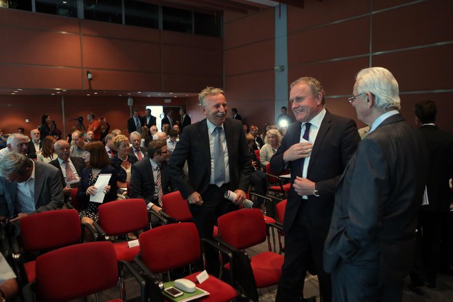 V svojem krogu si Erjavec želi nekdanjega guvernerja Franceta Arharja (levo) in nekdanjega ministra, državnega sekretarja in predsednika uprave Leka Metoda Dragonjo (v sredini). FOTO: Uroš Hočevar