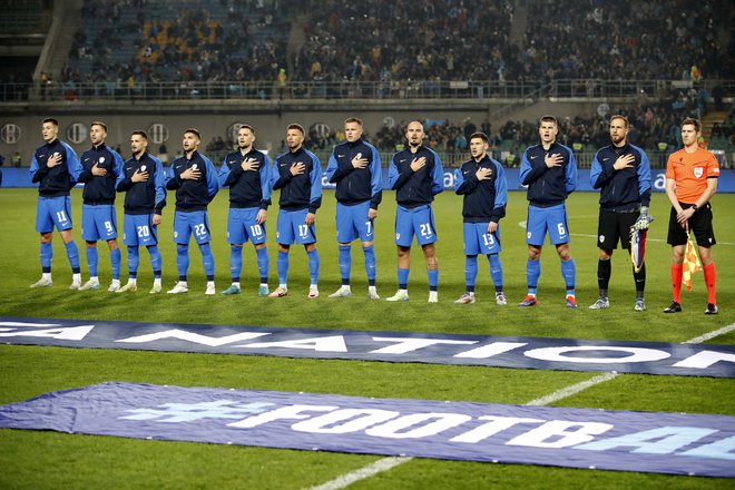 V majici Slovenije so začeli tekmo (z leve): Šeško, Šporar, Stojanović, Gnezda Čerin, Elšnik, Mlakar, Iličić, Drkušić, Janža, Bijol in Oblak. FOTO: Pavel Mikheyev/Reuters