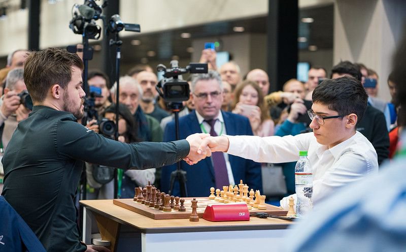 Fotografija: Carlsen je premagal Firouzjo, a naslova se je veselil slednji. FOTO: ŠZS