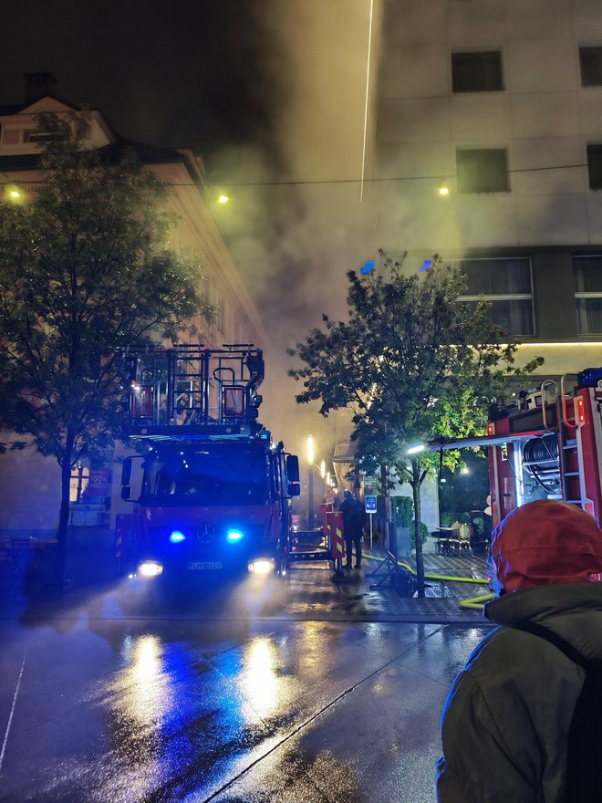 Požar v hotelu Slon. FOTO: Bralec Jan