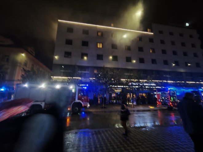 Požar v hotelu Slon. FOTO: Bralec Jan