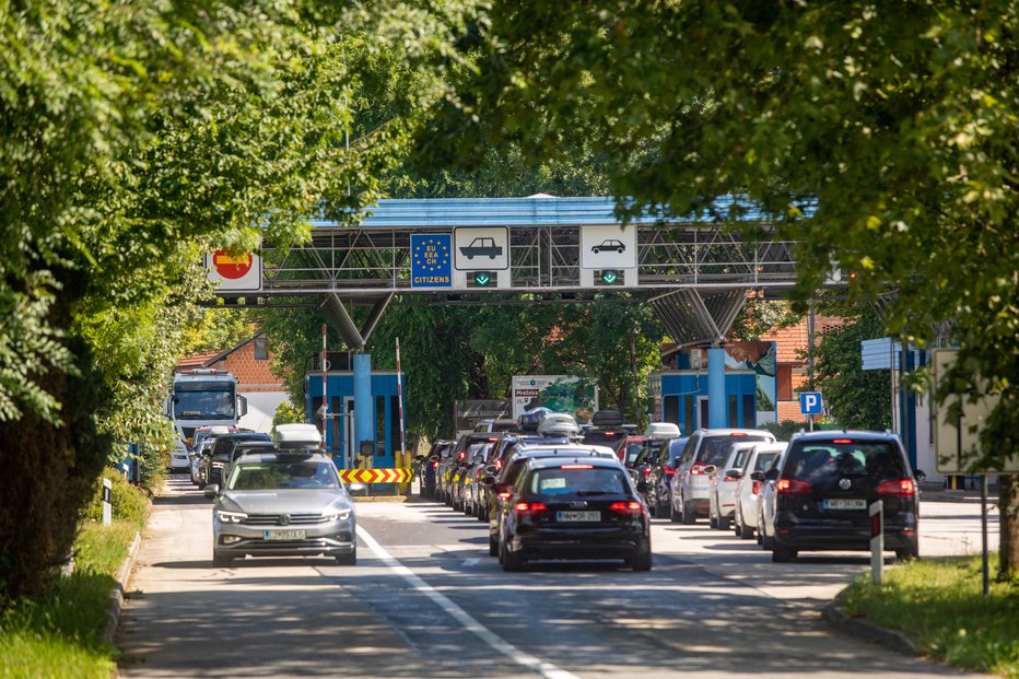 Fotografija: Vinica, mejni prehod. FOTO: Voranc Vogel