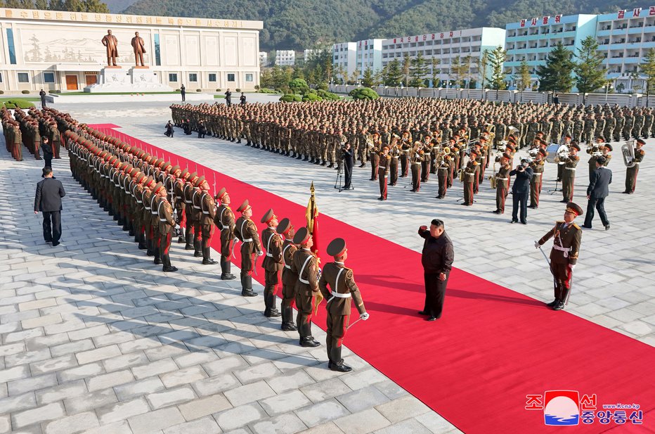 Fotografija: Prvih 1500 naj bi že prispelo v Rusijo. FOTO: Kcna Via Reuters