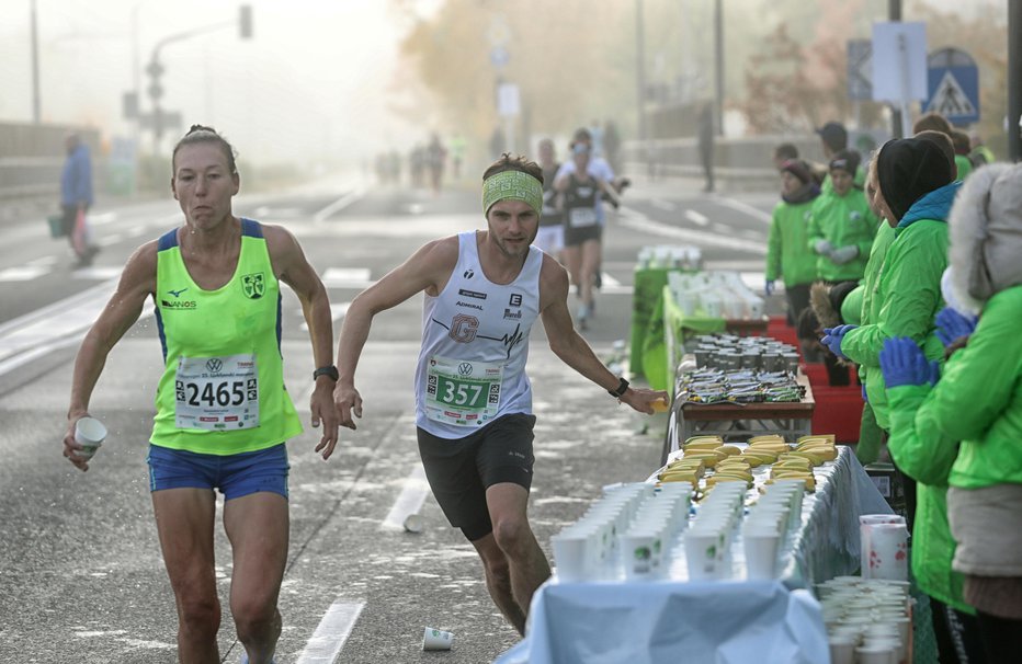 Fotografija: Pri načrtovanju prehrane je treba upoštevati različne dejavnike, tudi vreme. FOTO: Blaž Samec