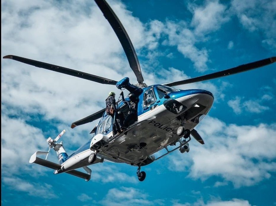 Fotografija: Za reševanje so aktivirali policijski helikopter. Foto: Letalska Policijska Enota