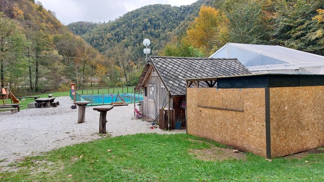 Kopališče jeseni sameva. FOTO: Janez Mihovec