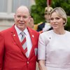 Princ Albert brez princese Charlene, a v družbi te lepotice